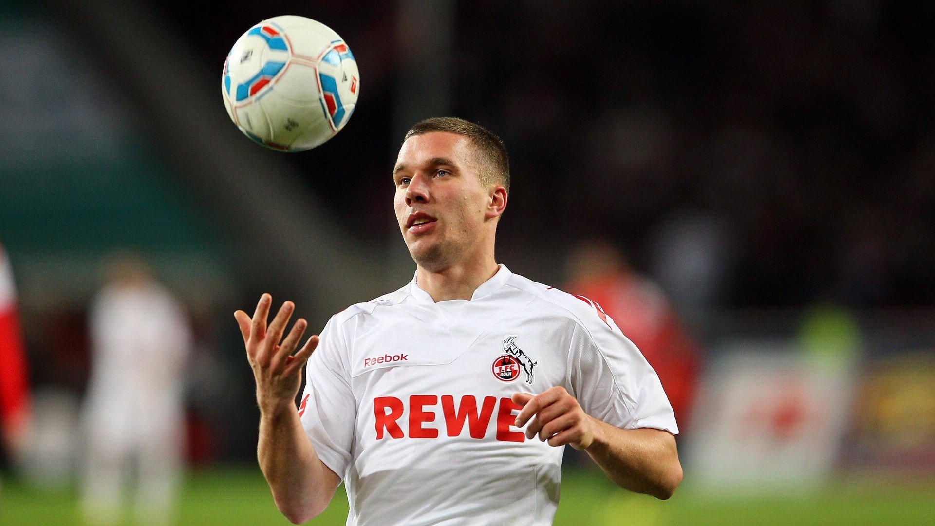 新任主教练大显神通，带领球队晋级下一轮，中国足球新主教练