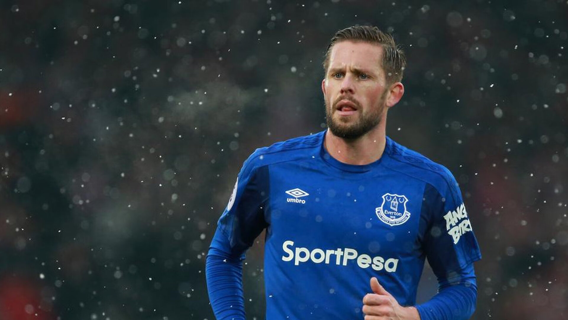 曼联战术核心调整后，战斗力大幅提升，曼联用的什么阵型